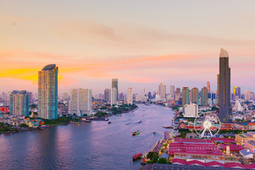 Naklejka premium Bangkok skyline at night with beautiful view.