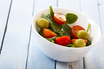 spinach tomato salad food fresh healthy cook rustic wooden background
