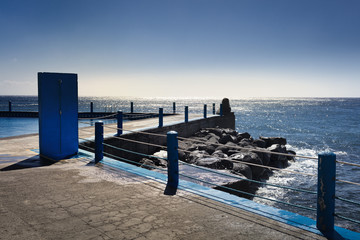 Schwimmbad am Meer