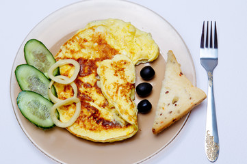 scrambled eggs with cucumber and toast
