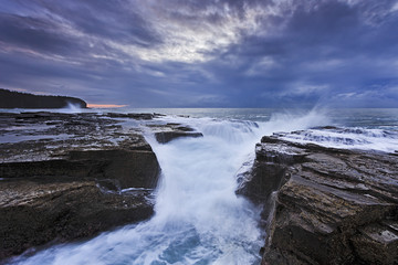 Sea Narrab Rocks Crack Rise
