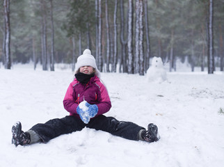Fototapeta na wymiar Girl with snowball