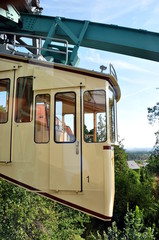 Terrassenförmiger Wagon der Standseilbahn in Loschwitz