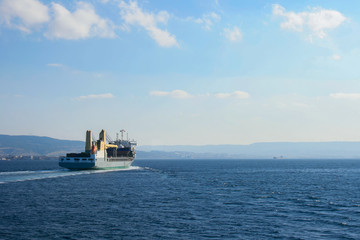 Obraz premium Half Full Cargo Ship