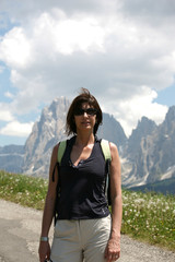 Naklejka premium Donna escursionista 