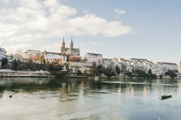 Basel, Stadt, Altstadt, Basel-Stadt, Münster, Pfalz, Kirche, Rhein, Rheinufer, Grossbasel, Winter, Wintertag, Uferweg, Winterspaziergang, Schweiz