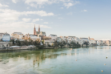 Fototapeta na wymiar Basel, Stadt, Basel-Stadt, Altstadt, Rhein, Münster, Grossbasel, Rheinufer, Rheinbrücke, Martinskirche, Winter, Schweiz