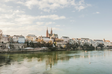 Fototapeta na wymiar Basel, Stadt, Altstadt, Basel-Stadt, Münster, Kirche, Rhein, Rheinufer, Grossbasel, Winter, Schweiz
