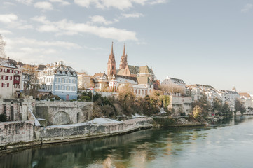 Fototapeta premium Basel, Stadt, Altstadt, Münster, Kirche, Basel-Stadt, Altstadthäuser, Rhein, Fluss, Rheinufer, Pfalz, Winter, Winterspaziergang, Schweiz
