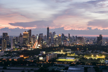 Fototapeta na wymiar Beautiful sky in Bangkok city business area on sunset
