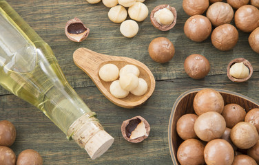 Oil and macadamia nuts (Macadamia integrifolia)