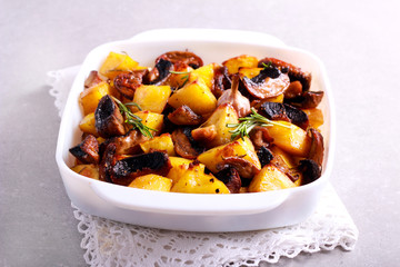 Roast potatoes with mushrooms