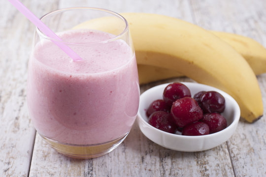 Smoothies with frozen cherry