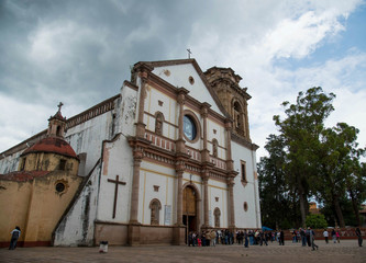 La iglesia de un pequeño pueblo en México