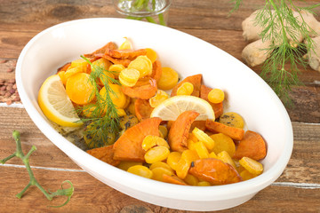 Gebackene gelbe Karotten und Süßkartoffeln