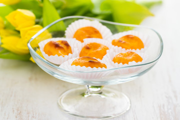 portuguese queijinhos de amendoa com ovos