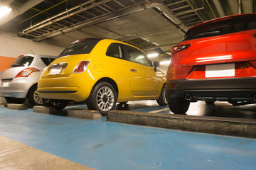 Obraz premium 地下駐車場 ビル駐車場