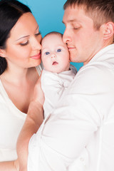 mom dad daughter little kid family