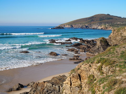 d&iacute;a soleado de playa, paseo y surf en Galicia