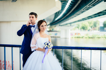 the bride and groom  a cigar under the bridge