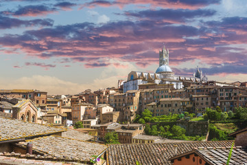 Fototapeta na wymiar Tuscan medioval cityscape of Siena, 
