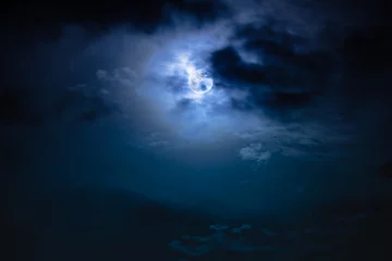 Papier Peint photo Lavable Ciel Ciel nocturne avec nuages et pleine lune brillante avec brillant.