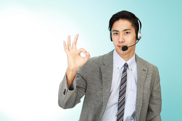 ガッツポーズのオペレーター
