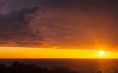Fototapeta na wymiar sunset view over the bay