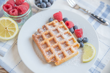 Waffeln mit Beeren 