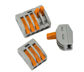 Compact splicing connector