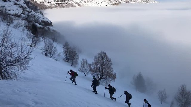 puslu dağlarda zirveye adımlamak