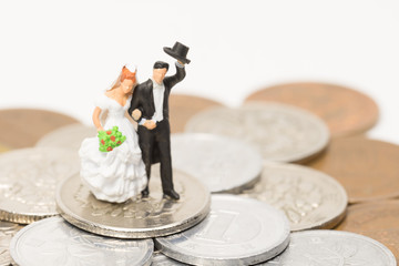 新婚夫婦とお金