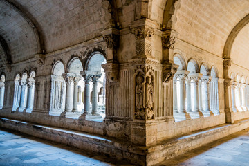 Galerie du cloitre de l'Abbaye de Montmajour pr&egrave;s d'Arles
