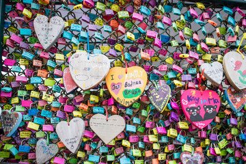 Obraz premium Valentines love locks tradition on a fence