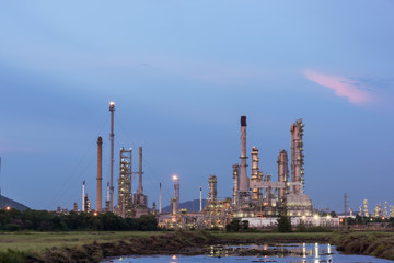 Obraz premium Oil petrochemical refinery plant