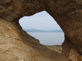 岩場の穴