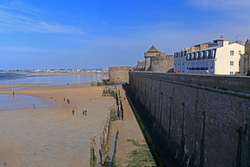 Fototapeta na wymiar Saint-Malo city wall, Brittany 