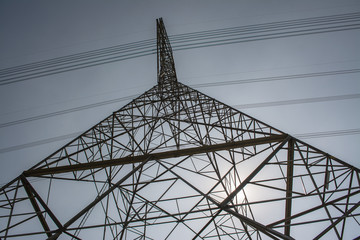 High voltage power line and pole