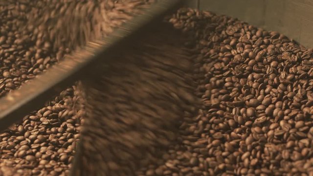 Coffee bean mixing device at work