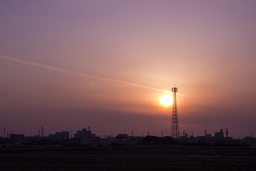 夕日と鉄塔