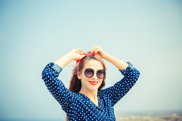 Fototapeta premium Retro fashion girl by the sea
