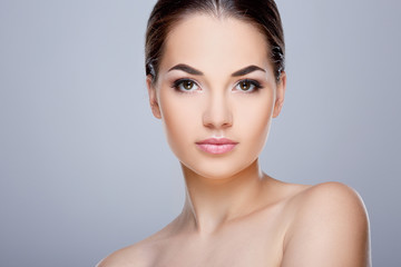 Obraz premium Beauty portrait of model with nude make-up