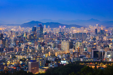 Fototapeta na wymiar Seoul city and Downtown skyline at Night, South Korea