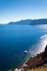Santorini, Grecja, Oia - Widok z hotelu na morze i wyspy wulkaniczne - obrazy, fototapety, plakaty