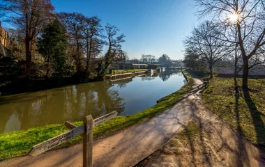Foto op Plexiglas River Wey in Guildford next to the university of Surrey campus © ex_flow
