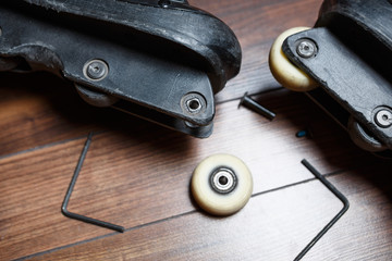 Aggressive inline skates wheel and bearings replacement