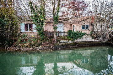 La Sorgue à Saint-Saturnin-lès-Avignon,