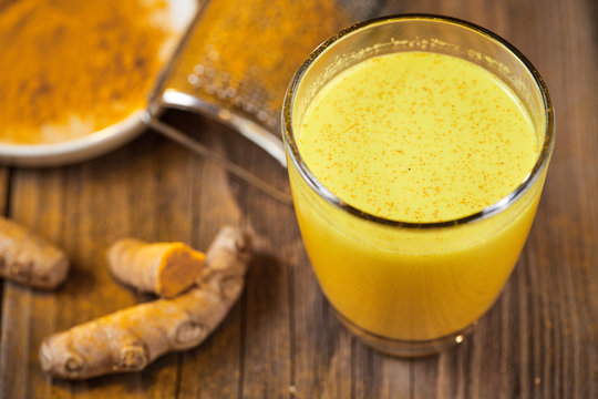 Turmeric Golden Milk With Root And Powder