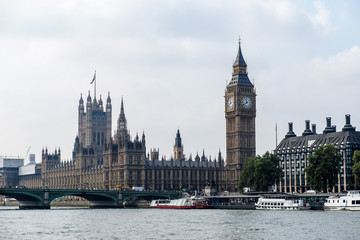 Fototapeta premium London - Bootsfahrt nach Greenwich vorbei am Houses of Parliament