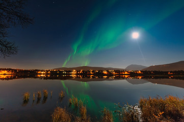Naklejka na ściany i meble Northern Lights over Lake Prestvann Tromso